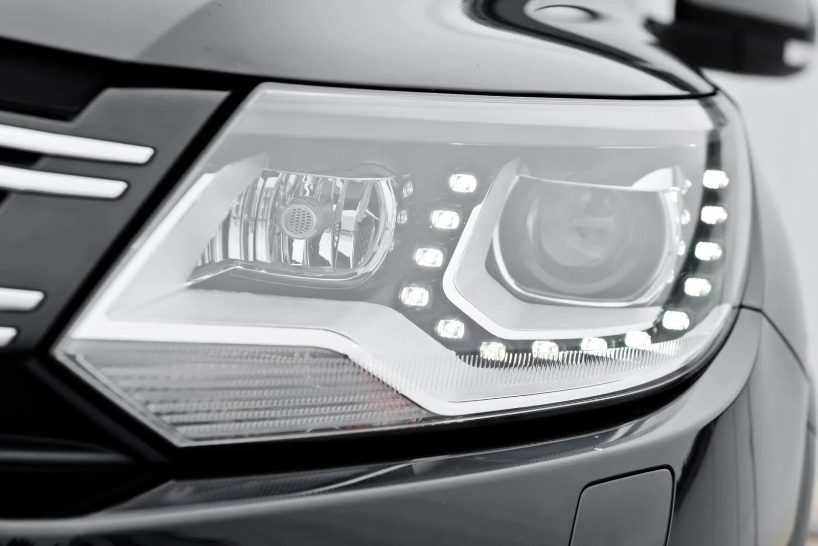 VW Tiguan R-Line 177 hp 4x4, снимка 5 - Автомобили и джипове - 55943839