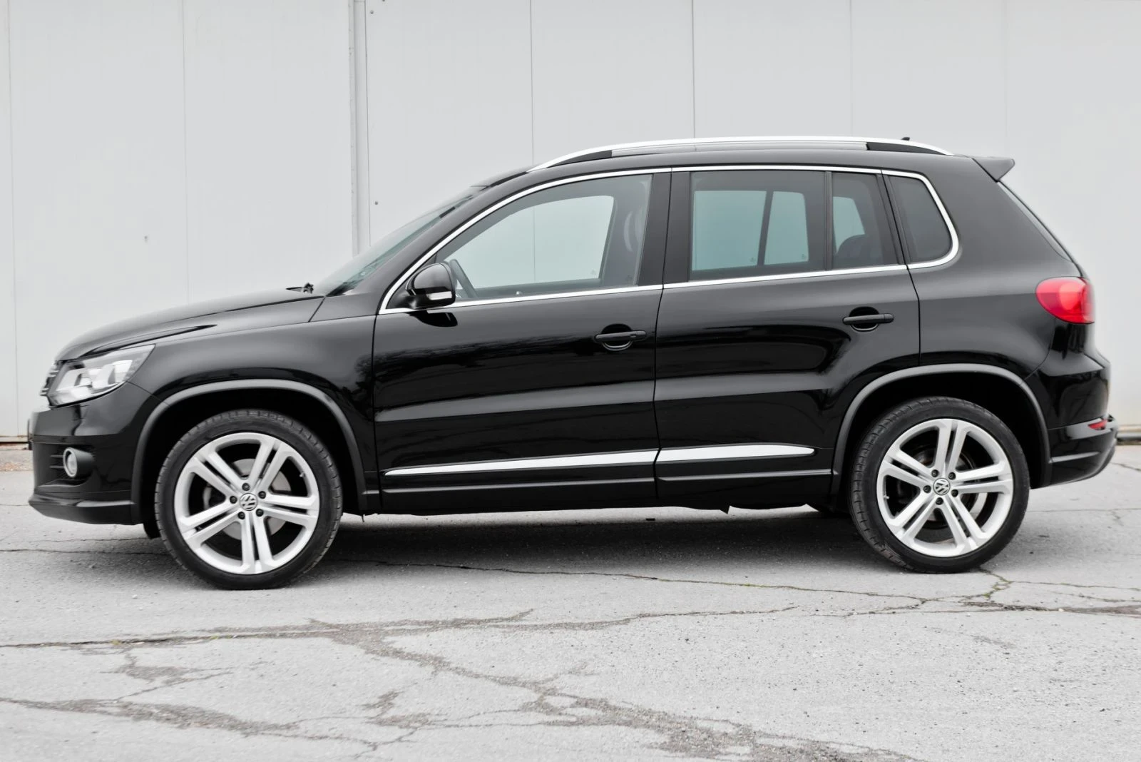 VW Tiguan R-Line 177 hp 4x4, снимка 7 - Автомобили и джипове - 55943839