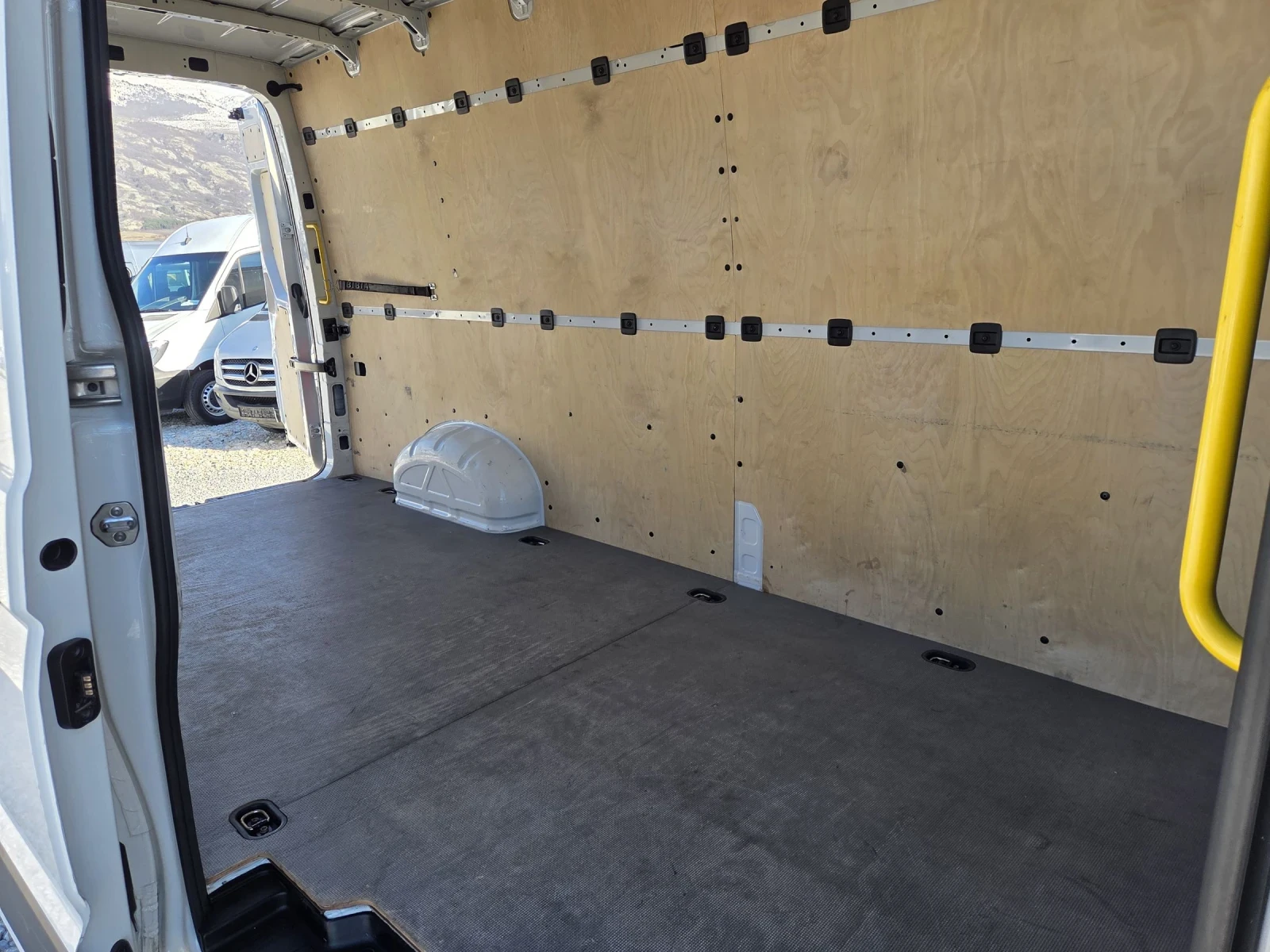 VW Crafter TDI, Автоматик, Навигация, Макси, Климатик, снимка 15 - Бусове и автобуси - 54691827