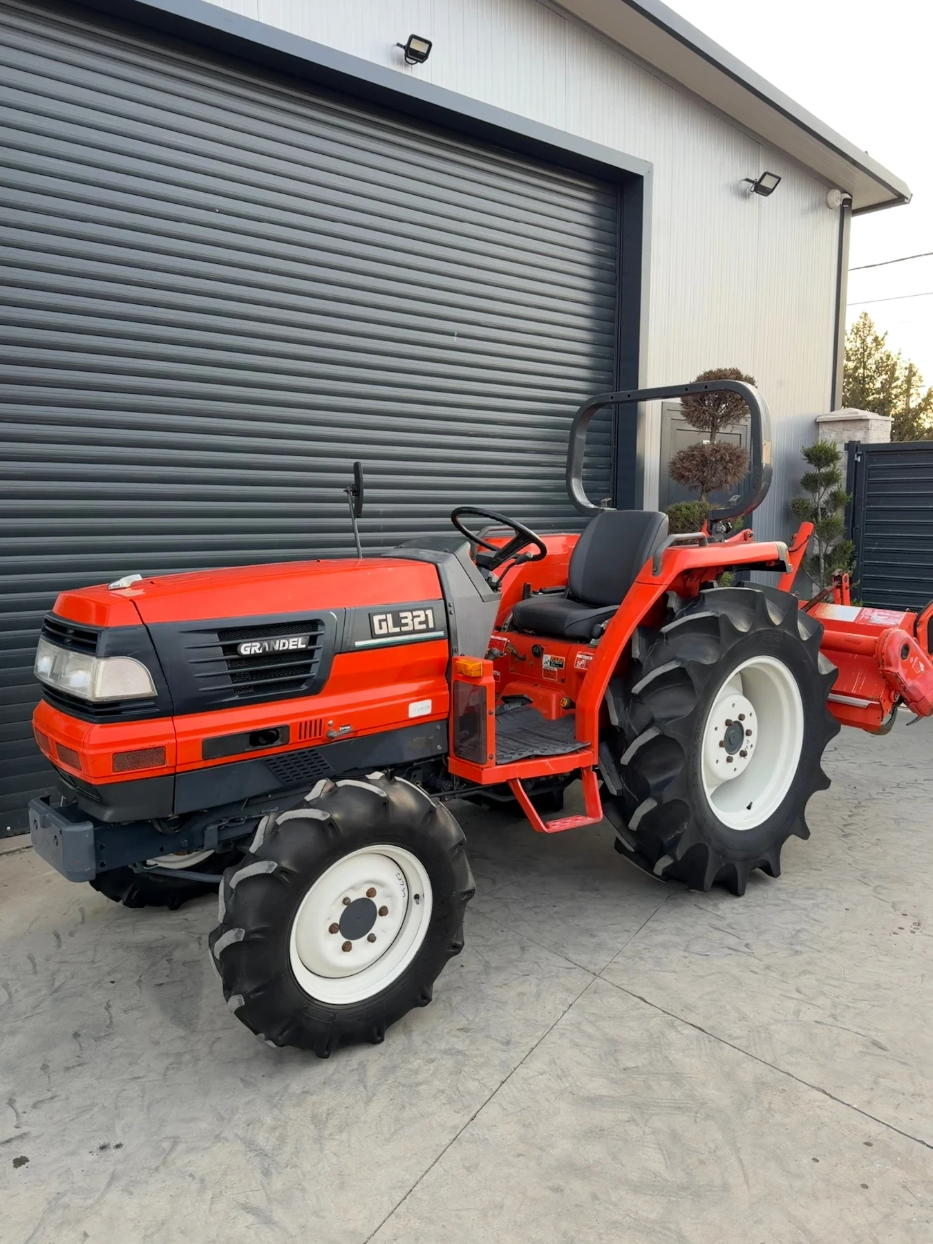 Трактор Kubota GL321 32кс. КАТО НОВ, снимка 2 - Селскостопанска техника - 53885389