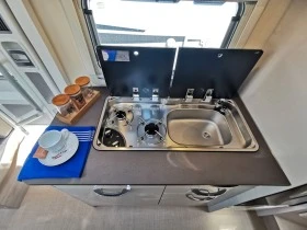 Кемпер Burstner Lineo T690 G, снимка 9