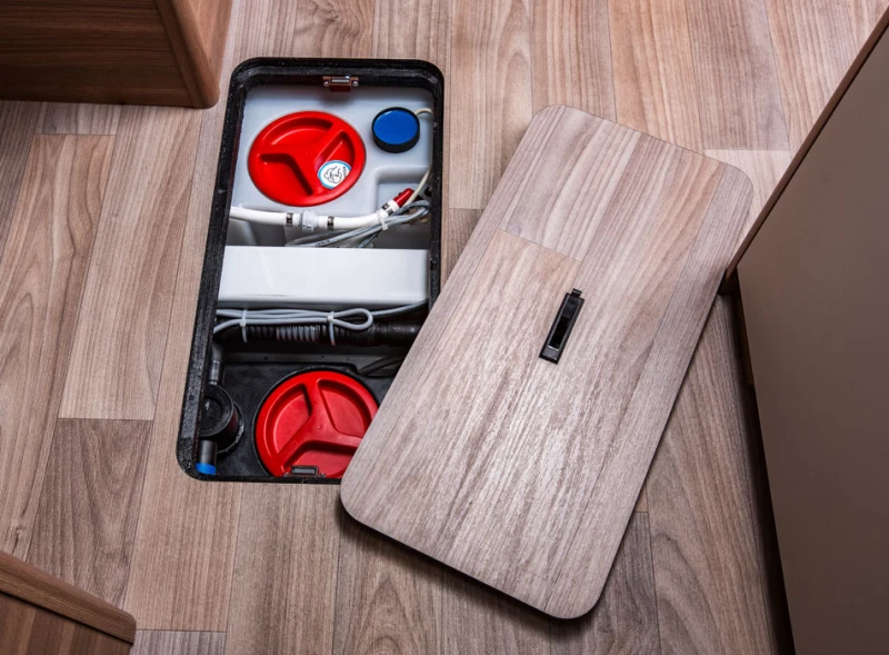 Кемпер Knaus Weinsberg CaraHome 700 DG , снимка 15 - Каравани и кемпери - 52145705