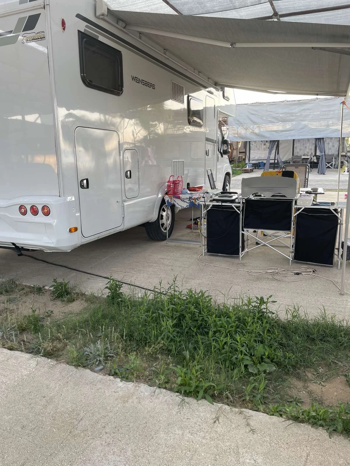 Кемпер Knaus Weinsberg CaraHome 700 DG , снимка 6 - Каравани и кемпери - 53418623