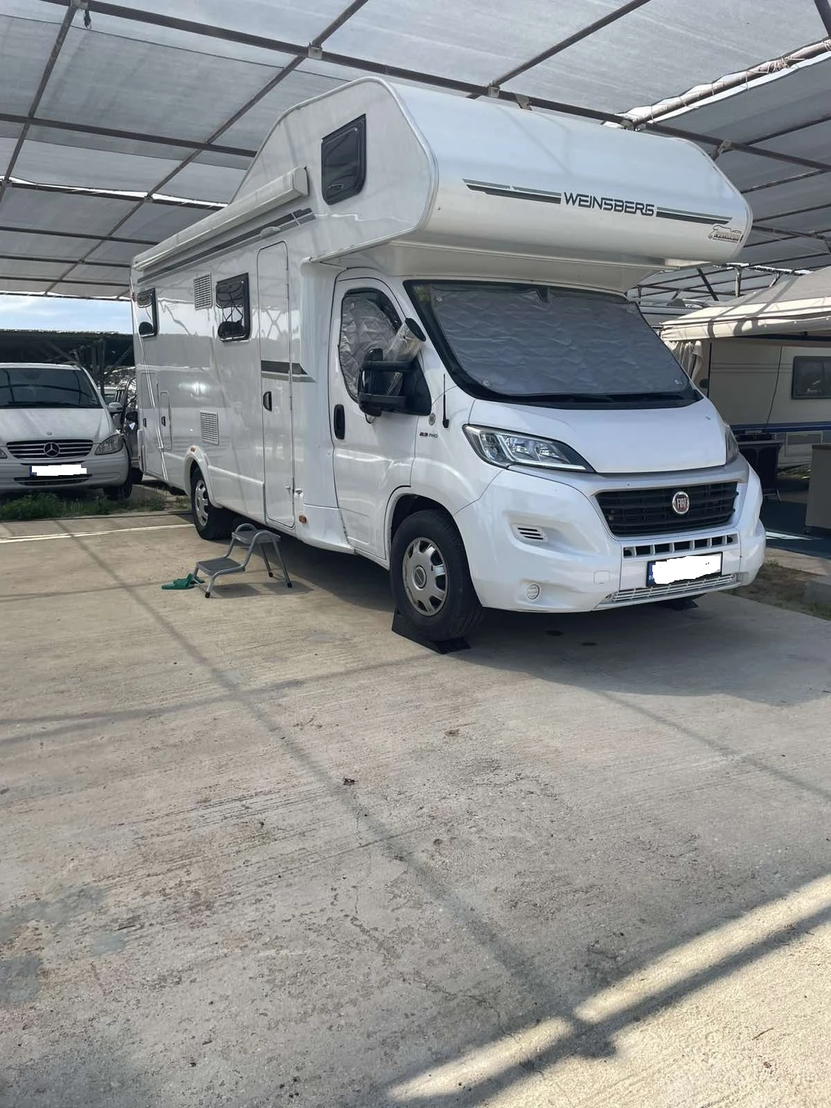 Кемпер Knaus Weinsberg CaraHome 700 DG , снимка 4 - Каравани и кемпери - 53418623