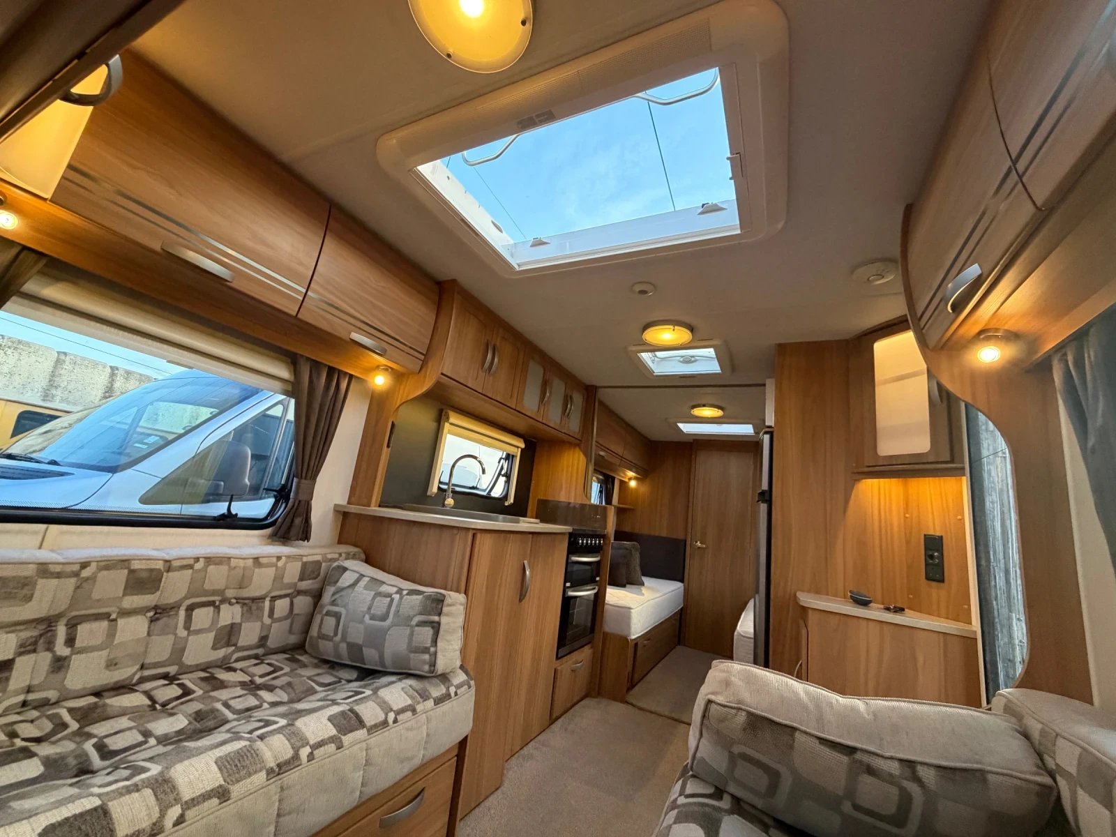 Каравана Tabbert LUNAR LEXON-8м/ГОЛЯМ ФОРСЕЛТ/ДВОЕН MOVER/ALDE, снимка 7 - Каравани и кемпери - 54673809