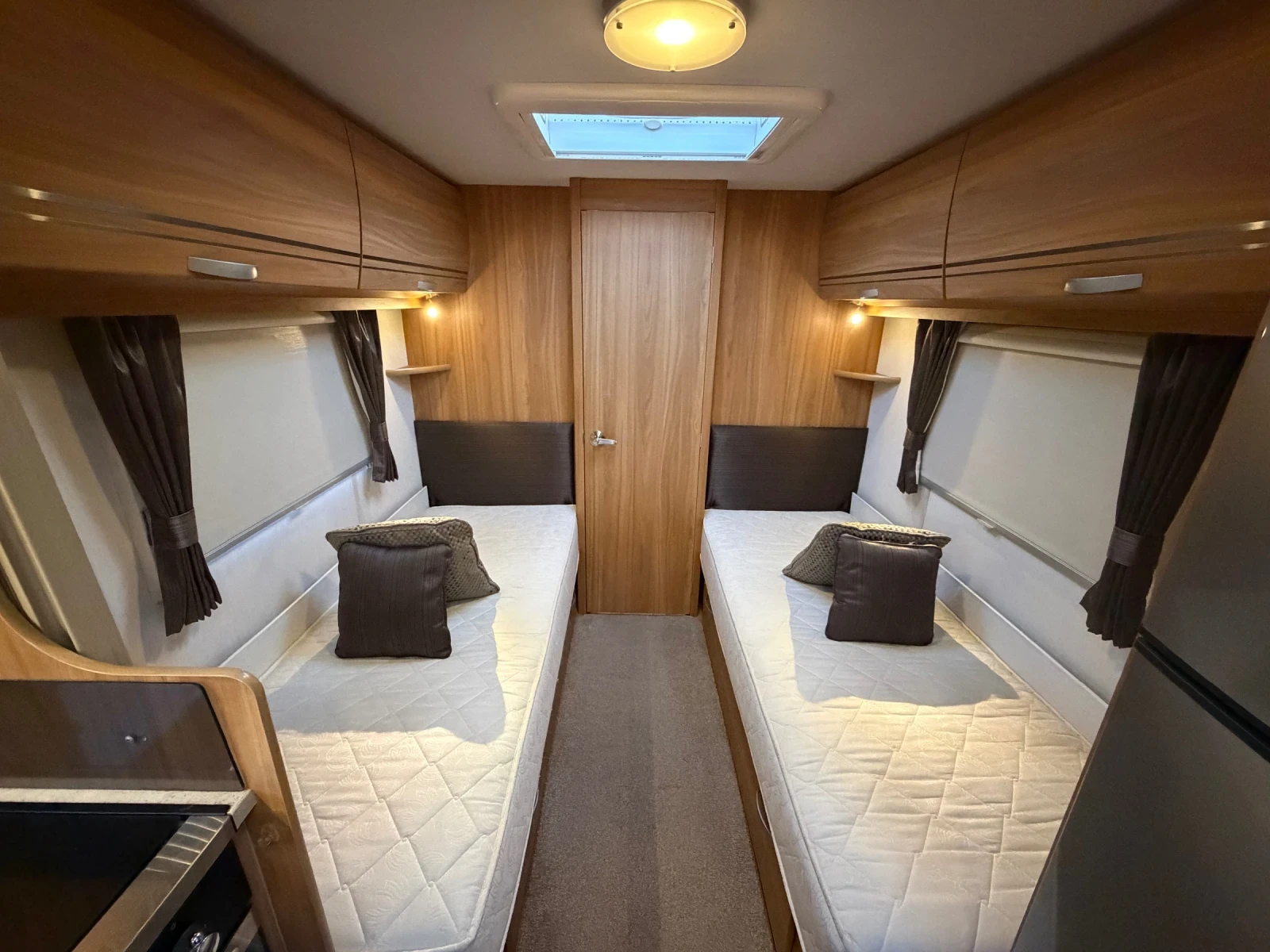 Каравана Tabbert LUNAR LEXON-8м/ГОЛЯМ ФОРСЕЛТ/ДВОЕН MOVER/ALDE, снимка 9 - Каравани и кемпери - 54673809