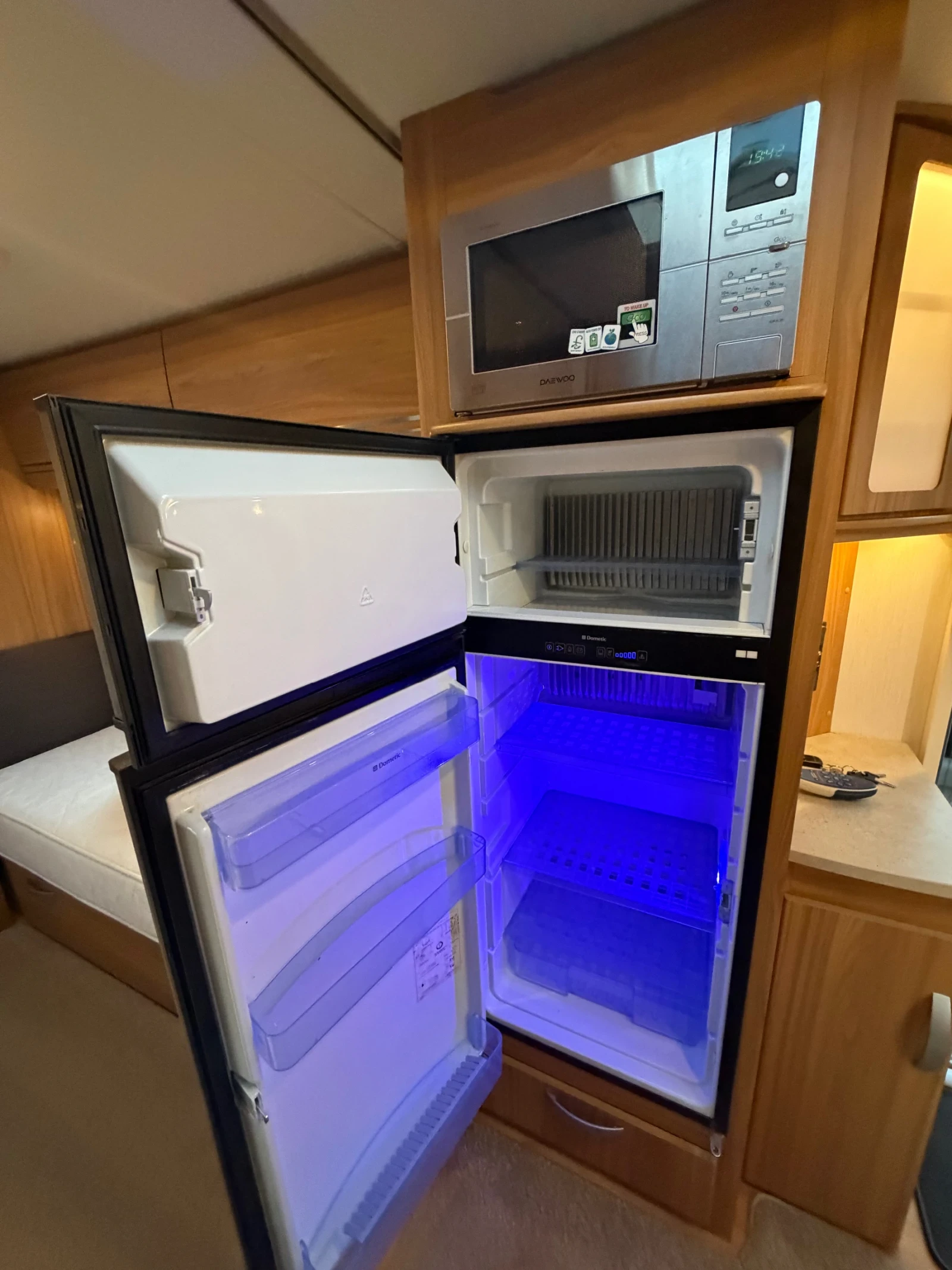 Каравана Tabbert LUNAR LEXON-8м/ГОЛЯМ ФОРСЕЛТ/ДВОЕН MOVER/ALDE, снимка 8 - Каравани и кемпери - 54673809