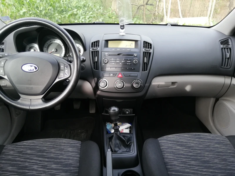 Kia Ceed 1.6 CRDI, снимка 11 - Автомобили и джипове - 48311911