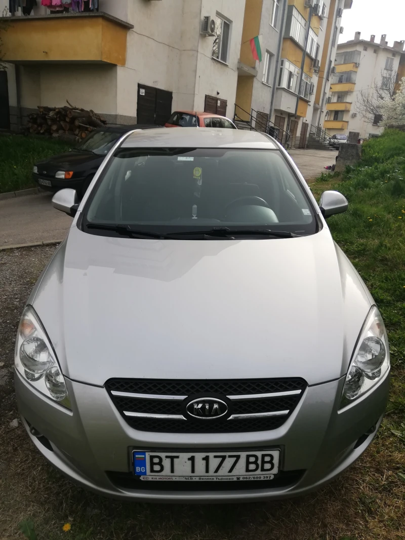 Kia Ceed 1.6 CRDI, снимка 1 - Автомобили и джипове - 48311911