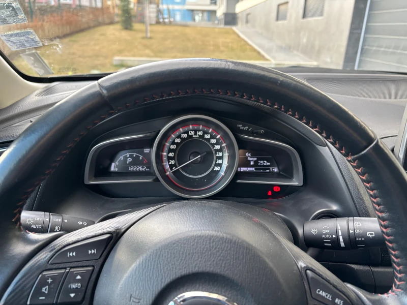 Mazda 3 Skyactiv, снимка 8 - Автомобили и джипове - 48953515