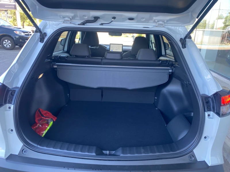 Toyota Corolla Cross 2.0 HEV Executive Plus, снимка 13 - Автомобили и джипове - 50983717