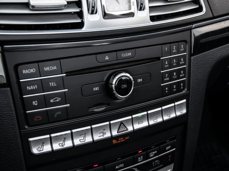 Mercedes-Benz E 400 E400* Cabriolet* АвтоКредит* (ЦЕНА ДО БГ), снимка 15 - Автомобили и джипове - 53126797