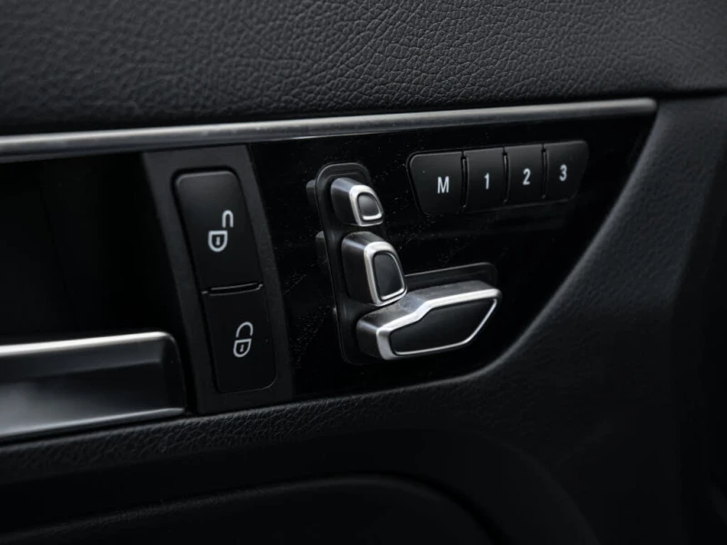 Mercedes-Benz E 400 E400* Cabriolet* АвтоКредит* (ЦЕНА ДО БГ), снимка 12 - Автомобили и джипове - 53126797