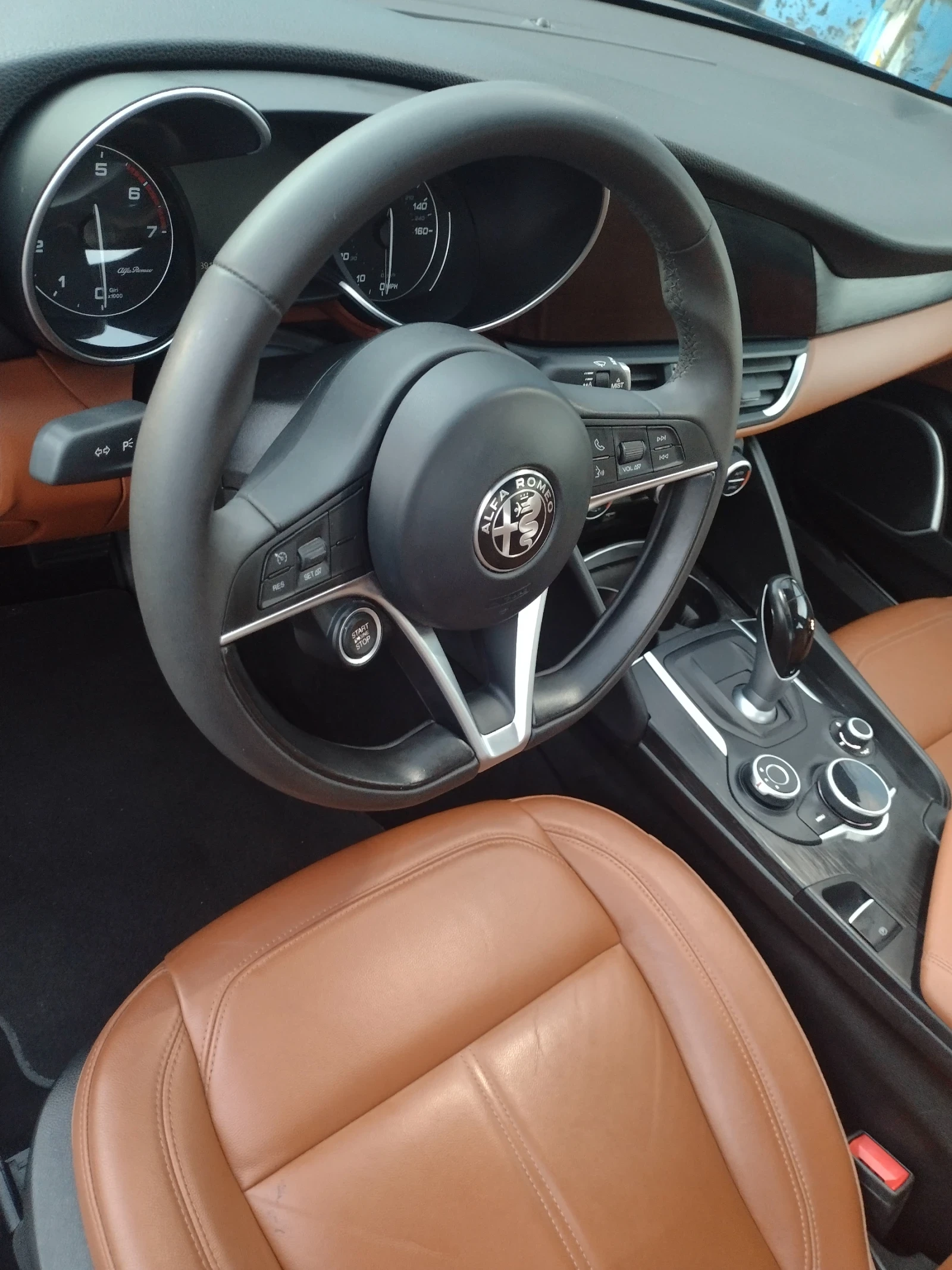 Alfa Romeo Giulia 2.0Ti RWD - изображение 9
