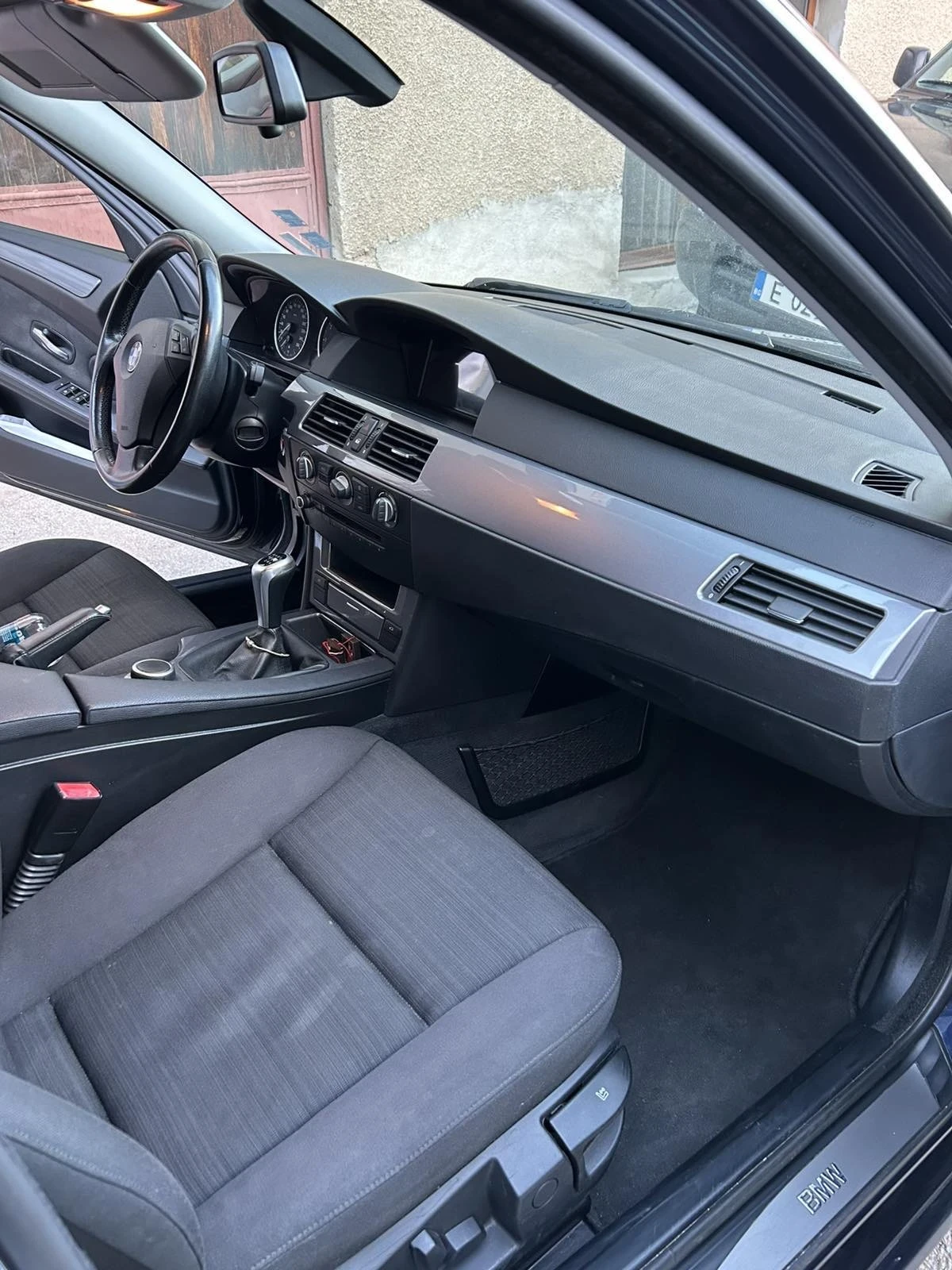 BMW 523  - изображение 6
