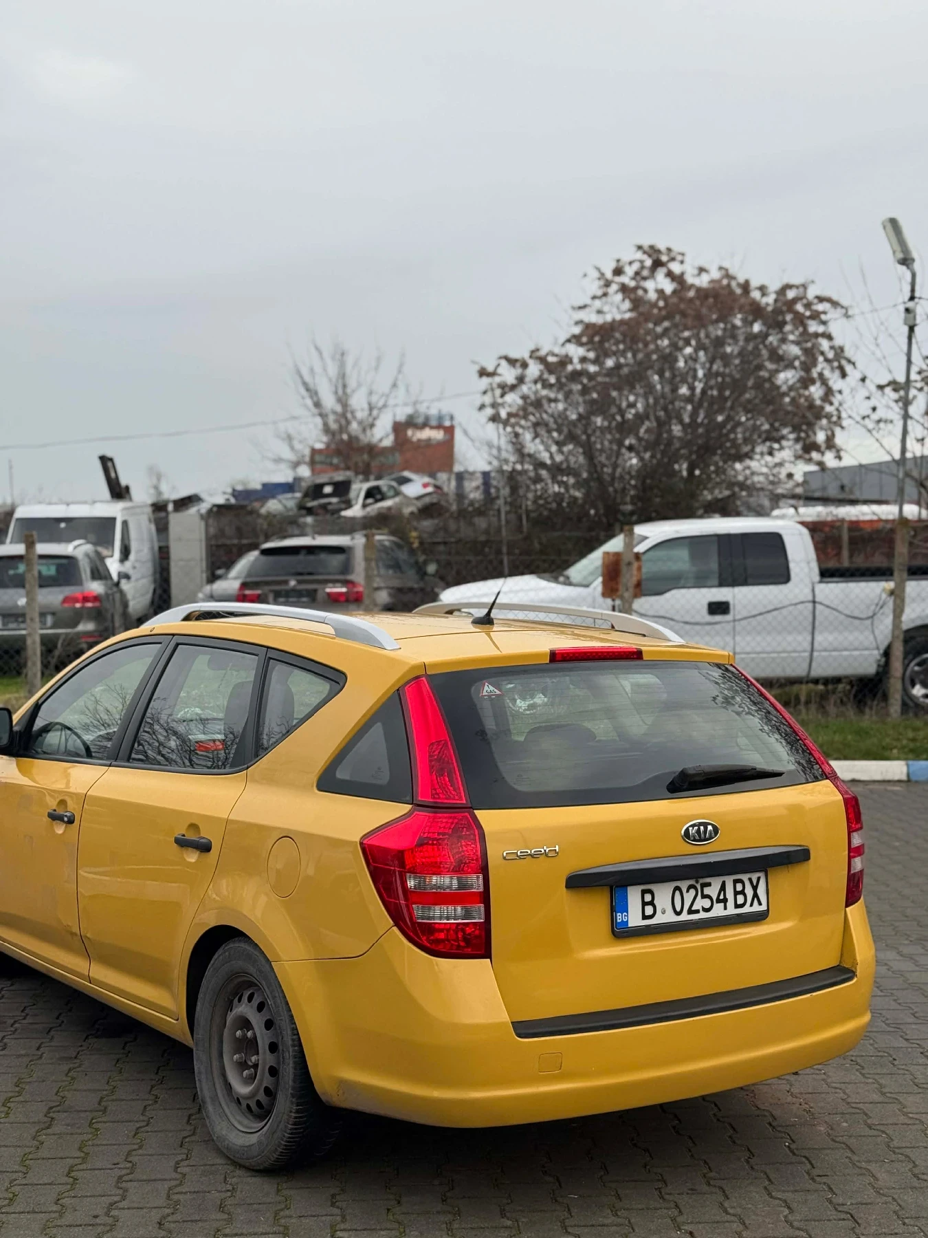 Kia Ceed 1.6i, снимка 3 - Автомобили и джипове - 53965699