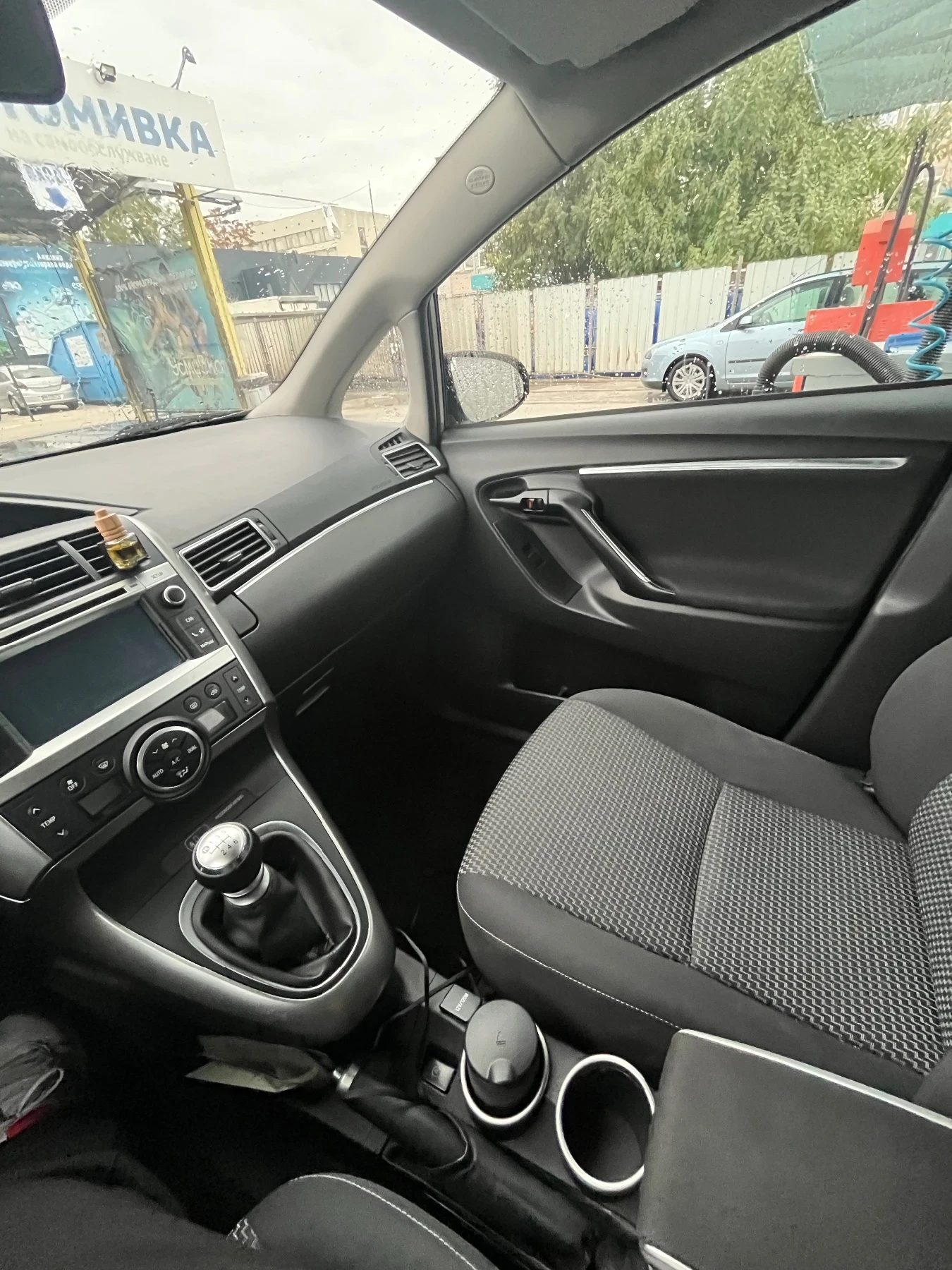 Toyota Verso 1.6 d4d, снимка 11 - Автомобили и джипове - 54283968