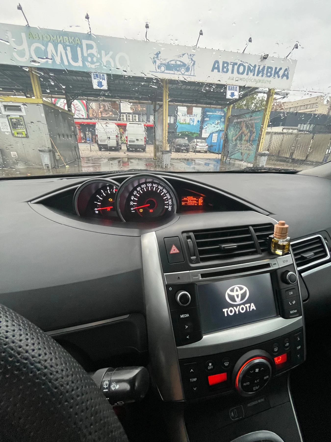 Toyota Verso 1.6 d4d, снимка 10 - Автомобили и джипове - 54283968