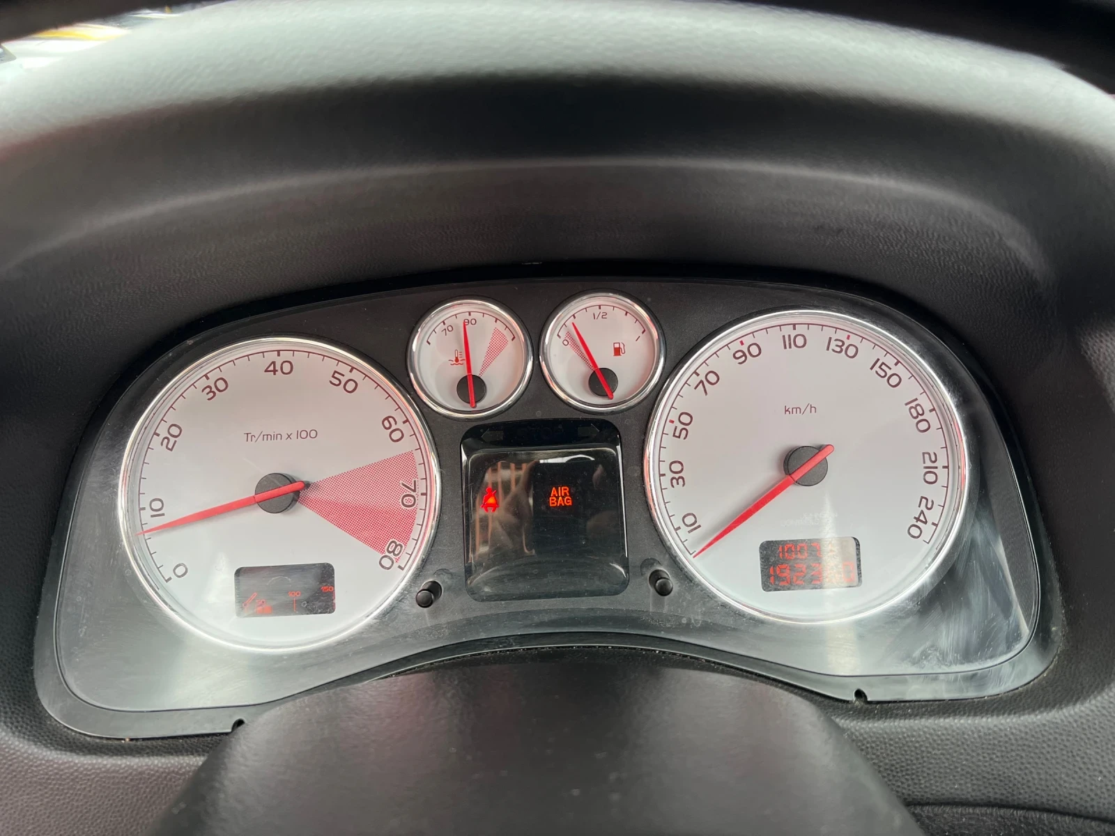 Peugeot 307 CC 2.0i Кожа/Подгрев, снимка 13 - Автомобили и джипове - 54380069