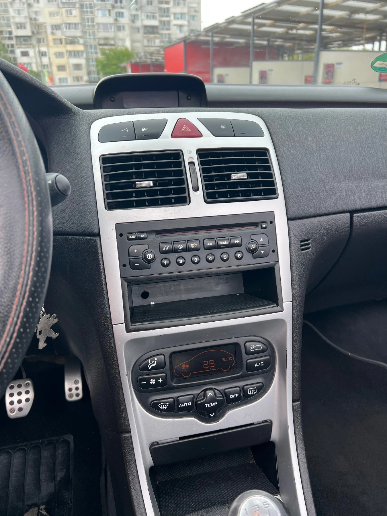Peugeot 307 CC 2.0i Кожа/Подгрев, снимка 12 - Автомобили и джипове - 54380069
