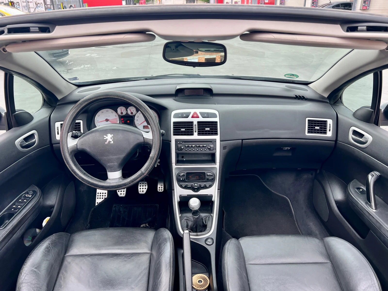 Peugeot 307 CC 2.0i Кожа/Подгрев, снимка 9 - Автомобили и джипове - 54380069
