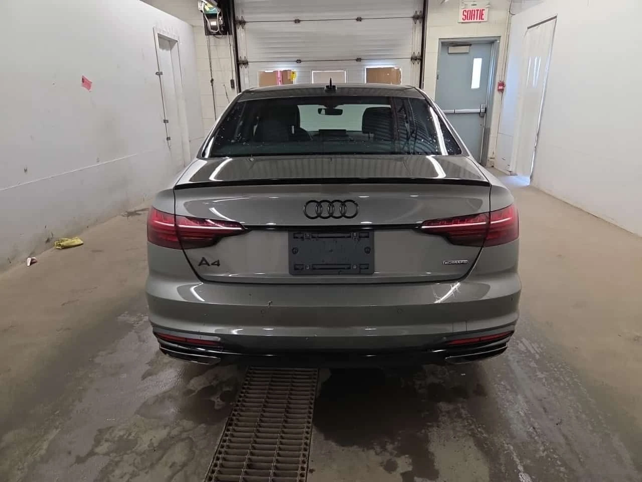 Audi A4 PROGRESSIV| PANO| MEMORY| ПОДГРЕВИ| 2 КЛЮЧА, снимка 4 - Автомобили и джипове - 54762022