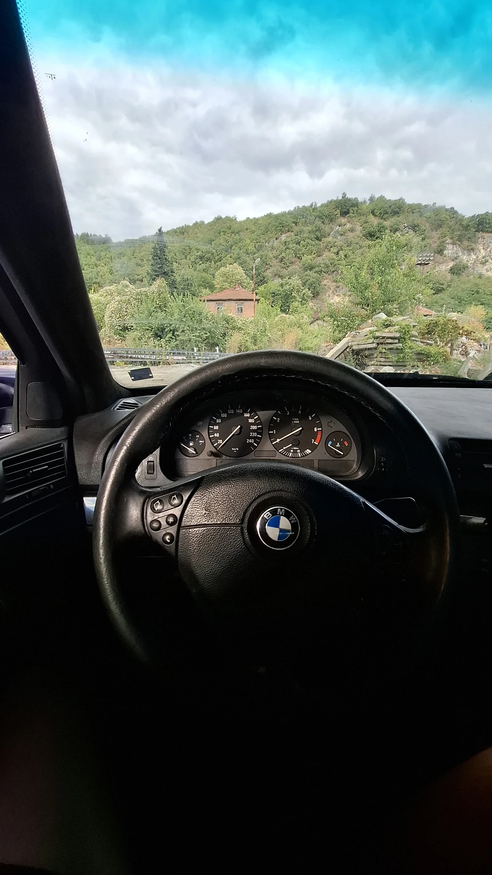 BMW 520 Бензин газ , снимка 11 - Автомобили и джипове - 56245876
