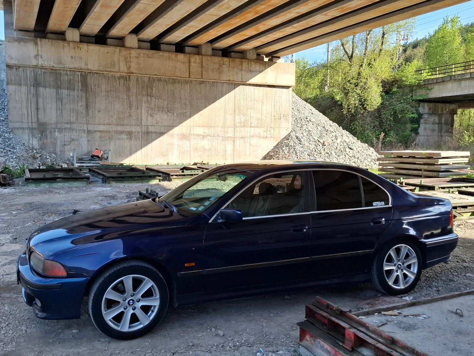 BMW 520 Бензин газ , снимка 2 - Автомобили и джипове - 56245876