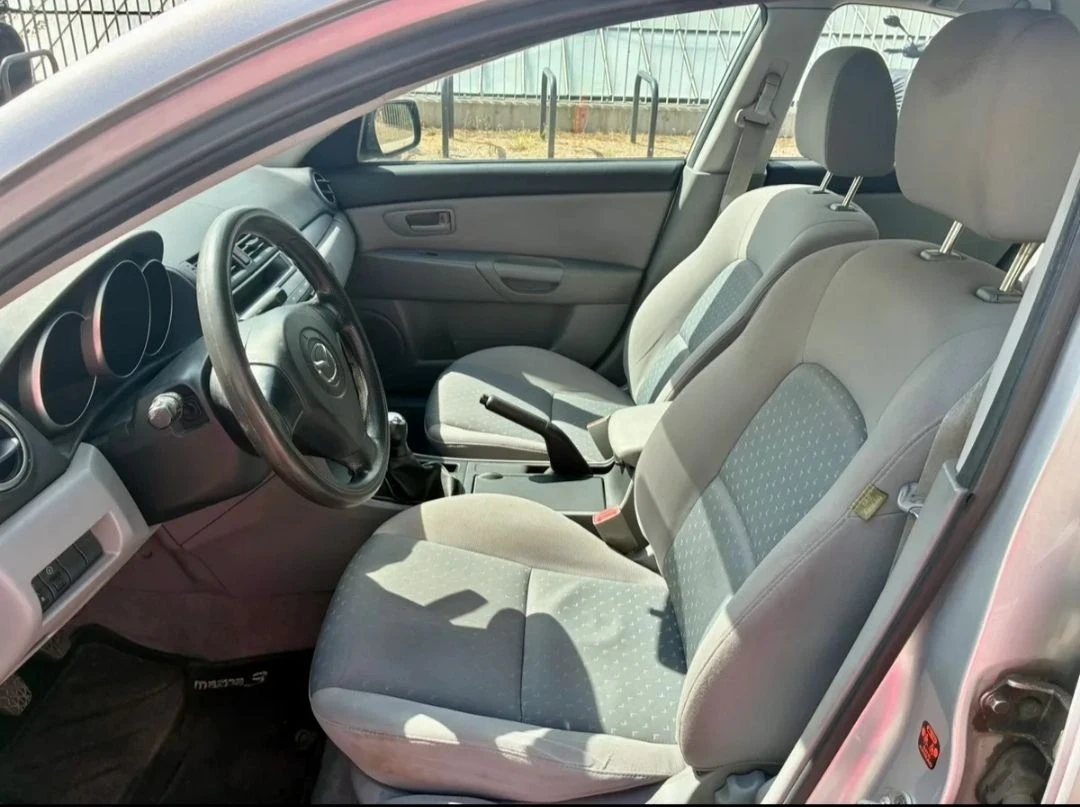 Mazda 3 1.6i, снимка 4 - Автомобили и джипове - 56408697