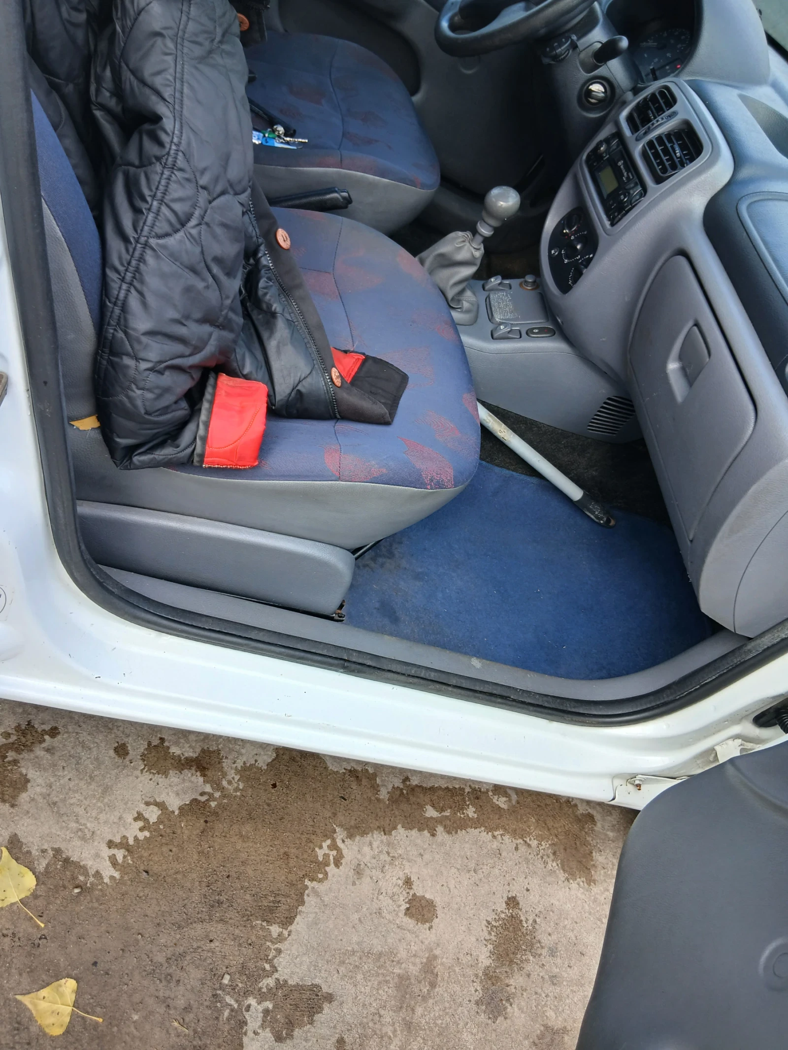 Renault Clio, снимка 5 - Автомобили и джипове - 56681958