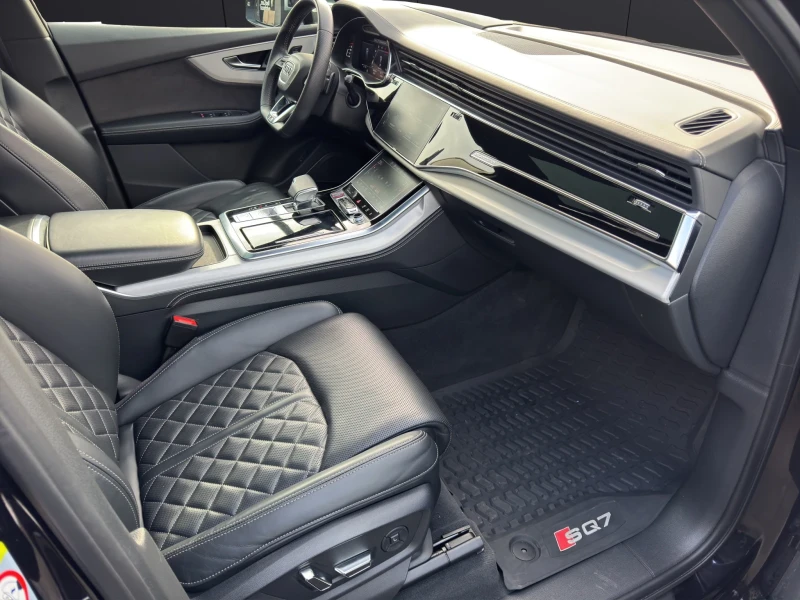 Audi SQ7 4.0TDI* 22* PANO* KEYLESS* DISTR* SPORT SEATS* , снимка 15 - Автомобили и джипове - 48905000