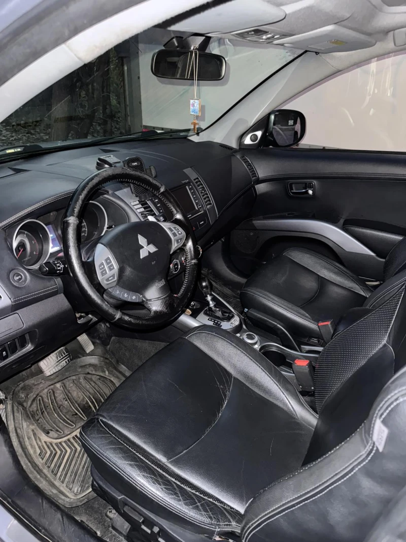 Mitsubishi Outlander, снимка 8 - Автомобили и джипове - 52597996