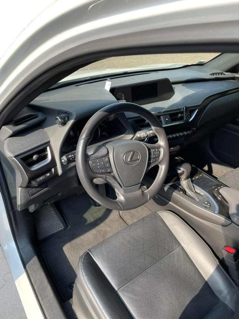 Lexus UX 250h, снимка 6 - Автомобили и джипове - 52655165