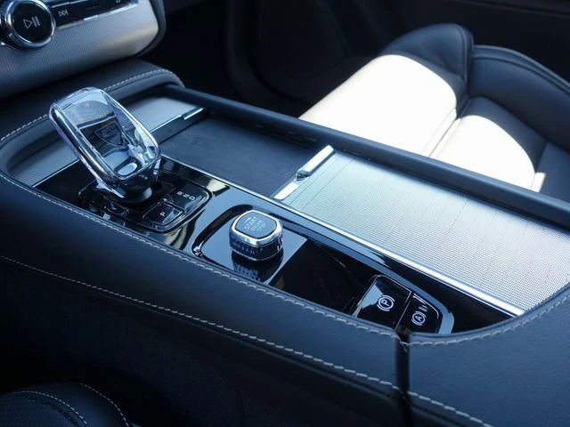 Volvo Xc90 Recharge Plus T8 AWD - изображение 10