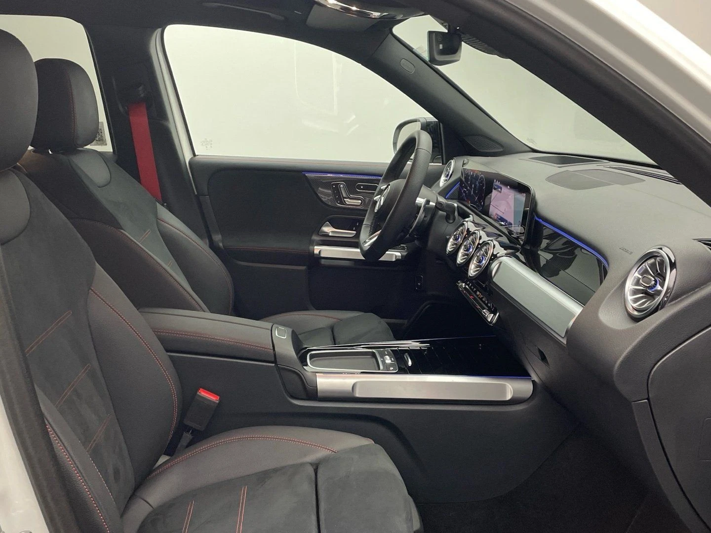 Mercedes-Benz GLB 35 AMG 4Matic = Premium Plus= Гаранция - изображение 9