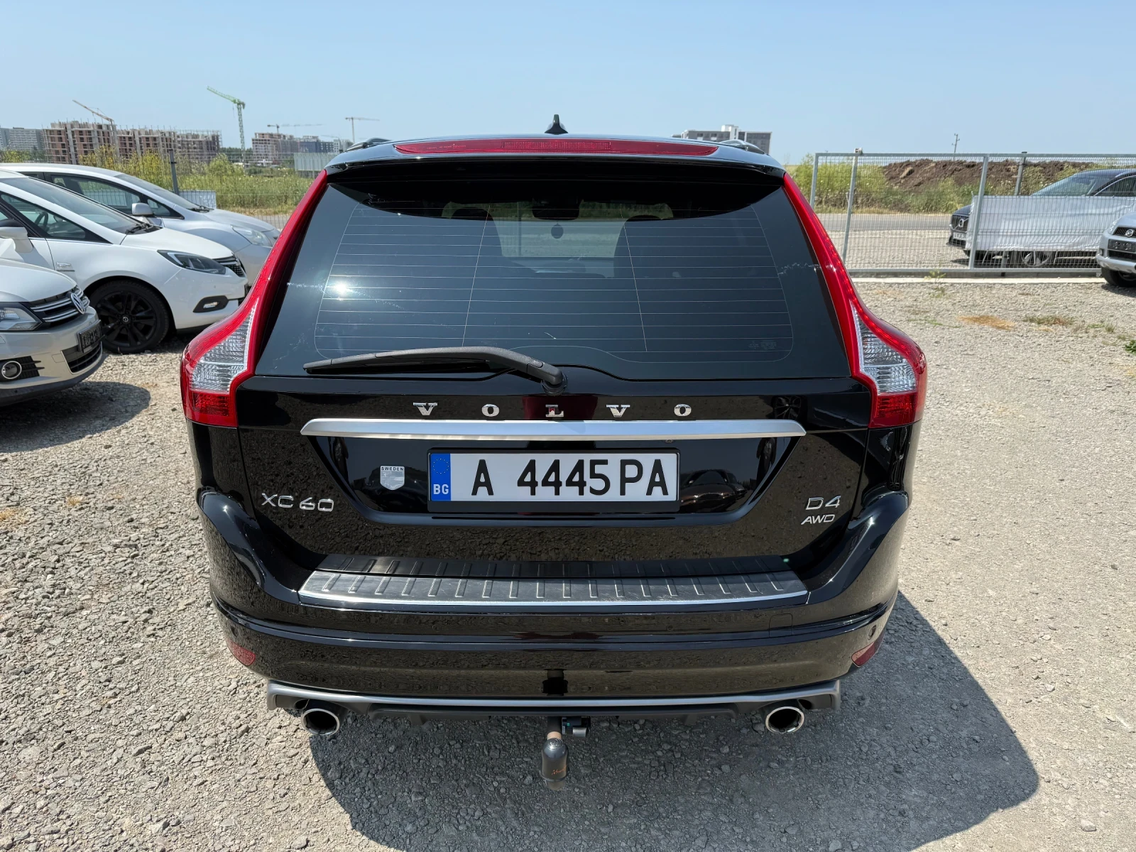 Volvo XC60 2.4D 4x4 R-DESING 190ks 121000km - изображение 5