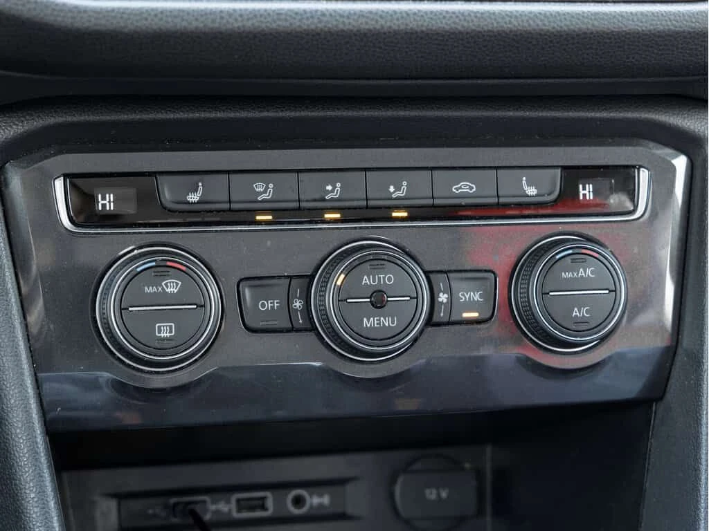 VW Tiguan * Comfortline * CARFAX * ЦЕНА ДО БГ, снимка 16 - Автомобили и джипове - 53801680