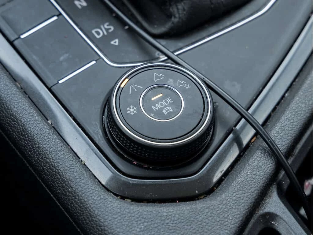 VW Tiguan * Comfortline * CARFAX * ЦЕНА ДО БГ, снимка 15 - Автомобили и джипове - 53801680