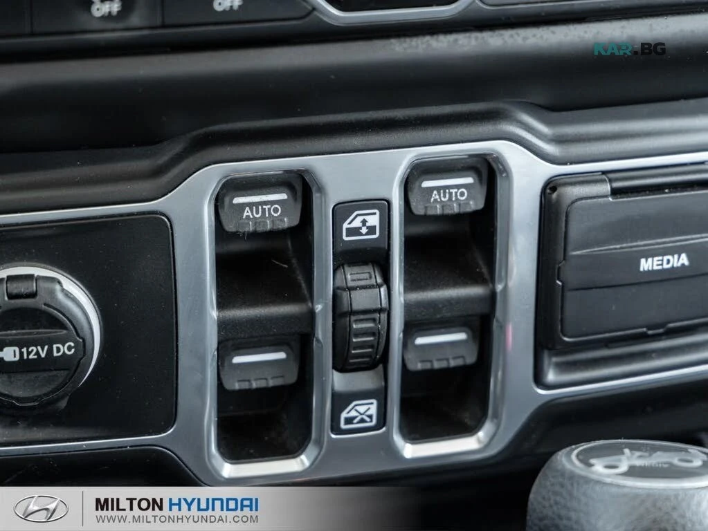Jeep Wrangler Unlimited Sport* AвтоКредит * (ЦЕНА ДО БГ), снимка 15 - Автомобили и джипове - 54932462