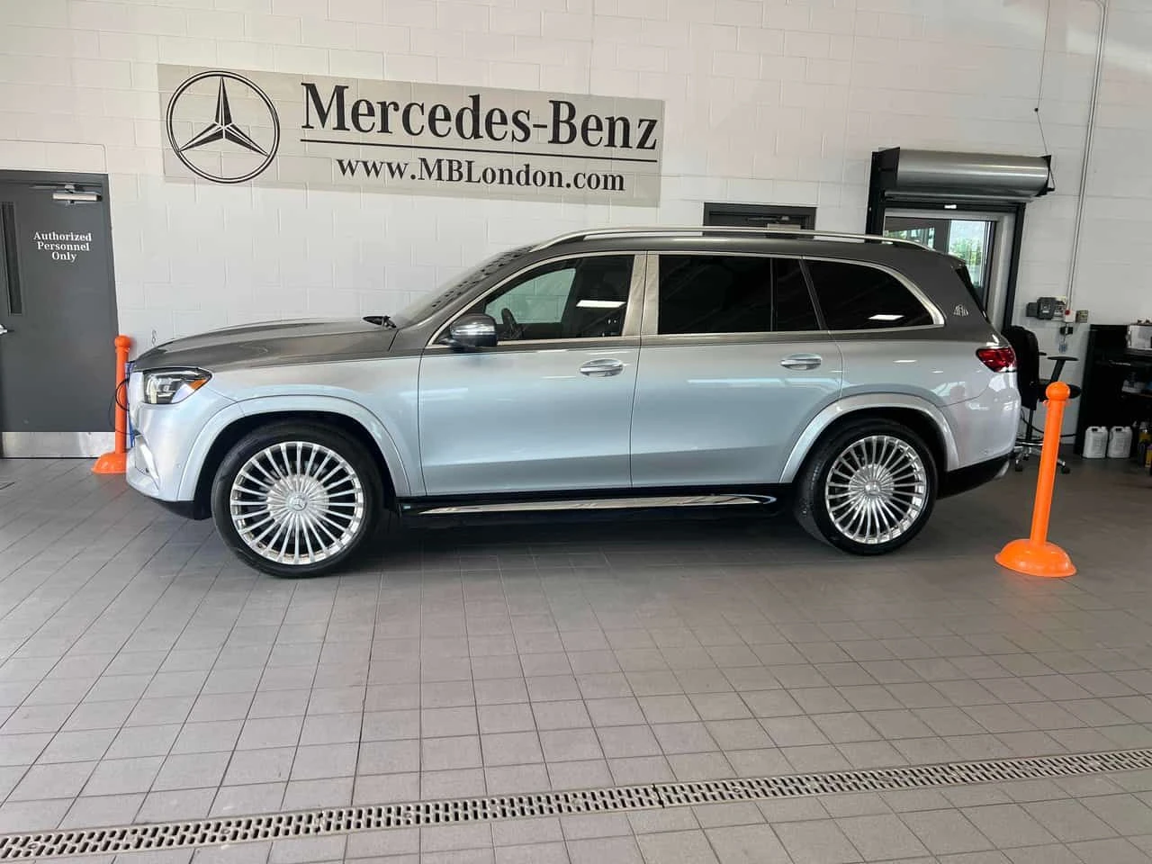 Mercedes-Benz GLS * Maybach 600 * АВТОКРЕДИТ БЕЗ ПЪРВОНАЧАЛНА ВНОСКА, снимка 2 - Автомобили и джипове - 55019228