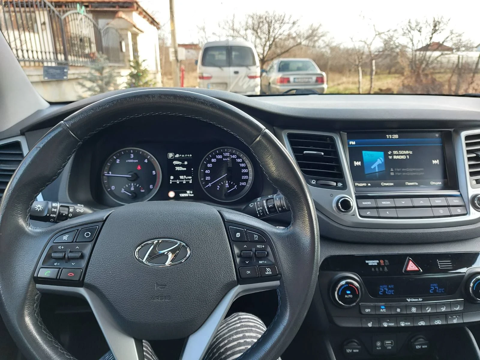 Hyundai Tucson, снимка 3 - Автомобили и джипове - 56152132