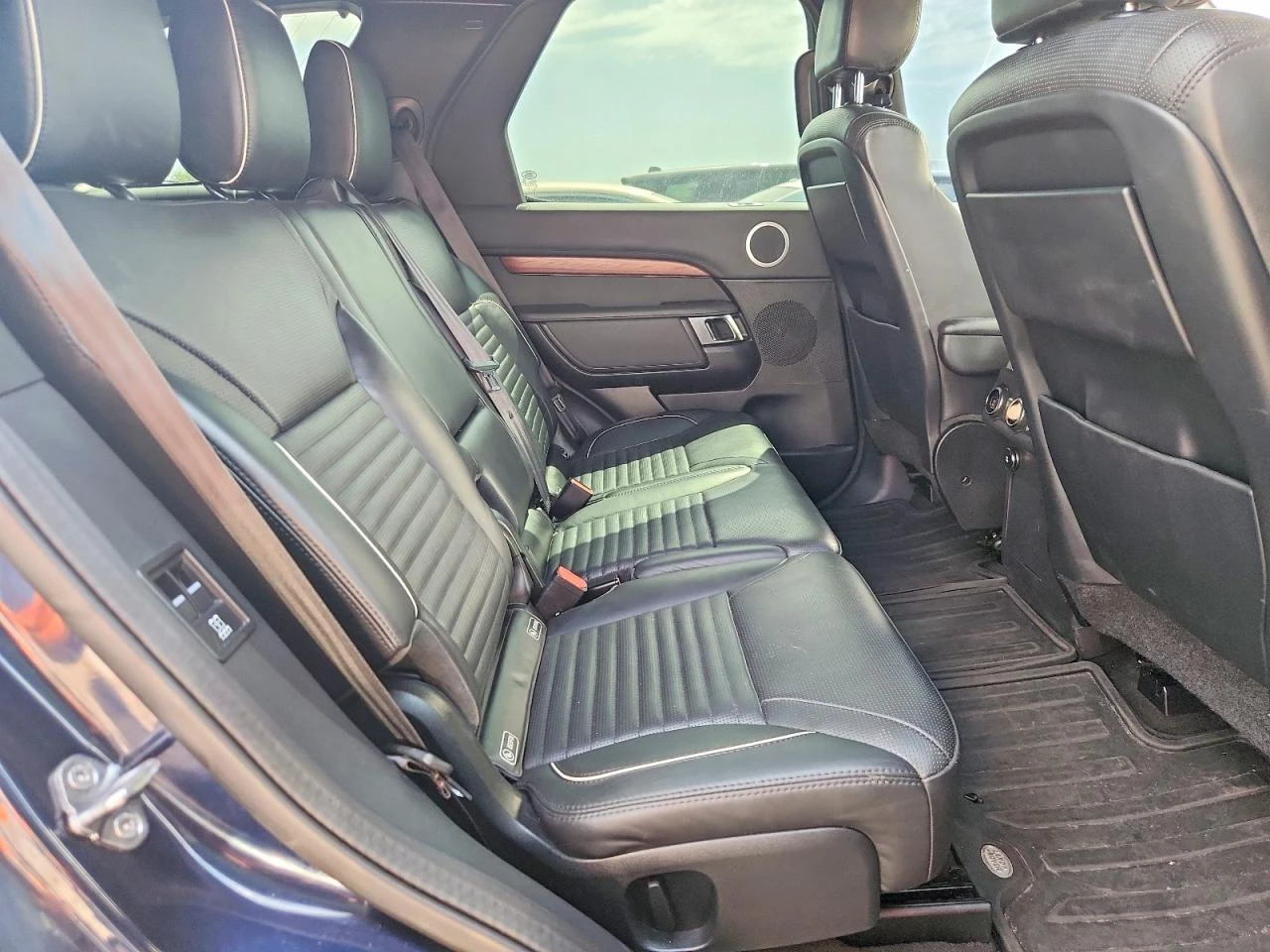 Land Rover Discovery 3.0l Hse, снимка 10 - Автомобили и джипове - 56216258
