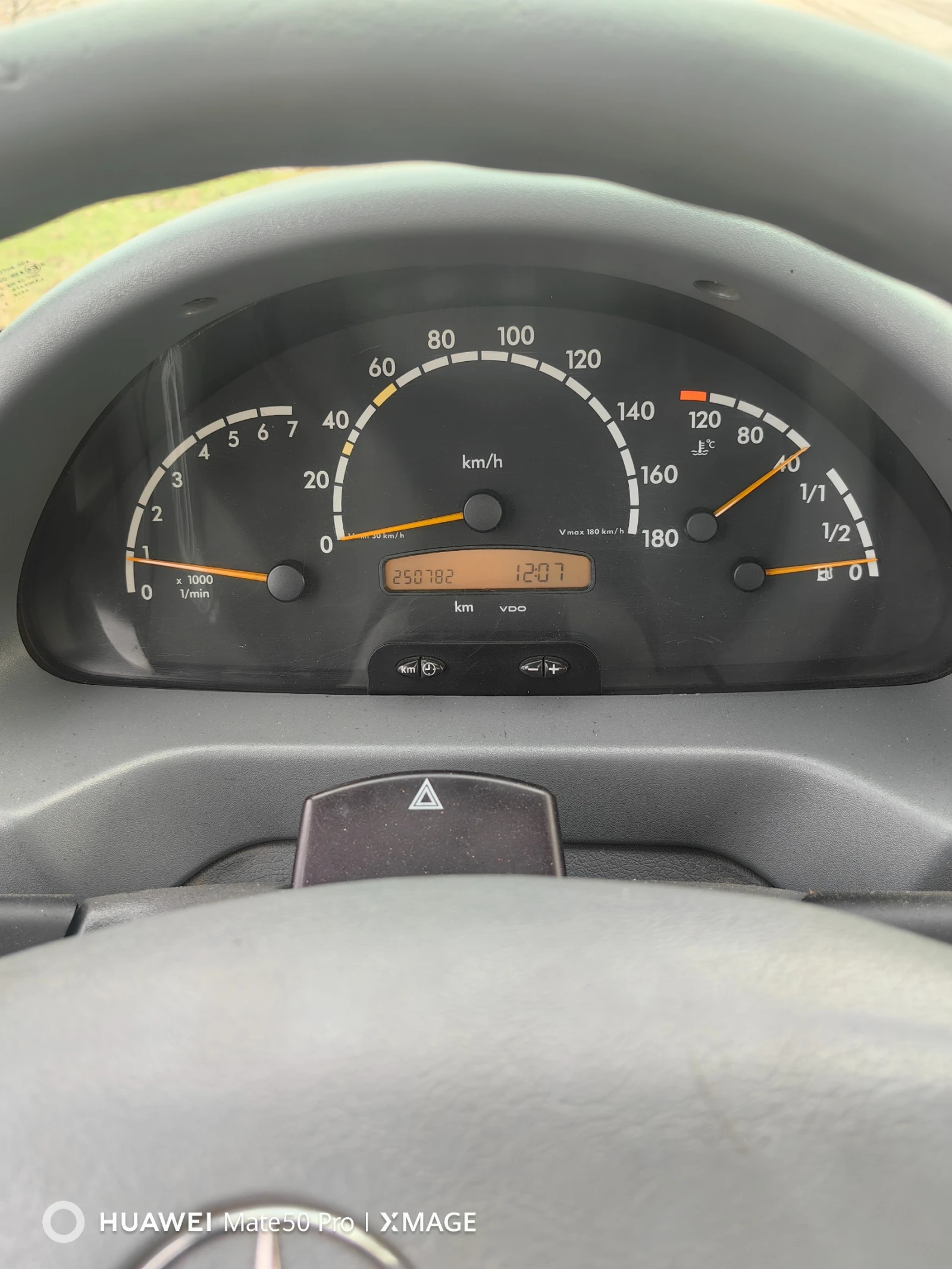 Mercedes-Benz 412  - изображение 6