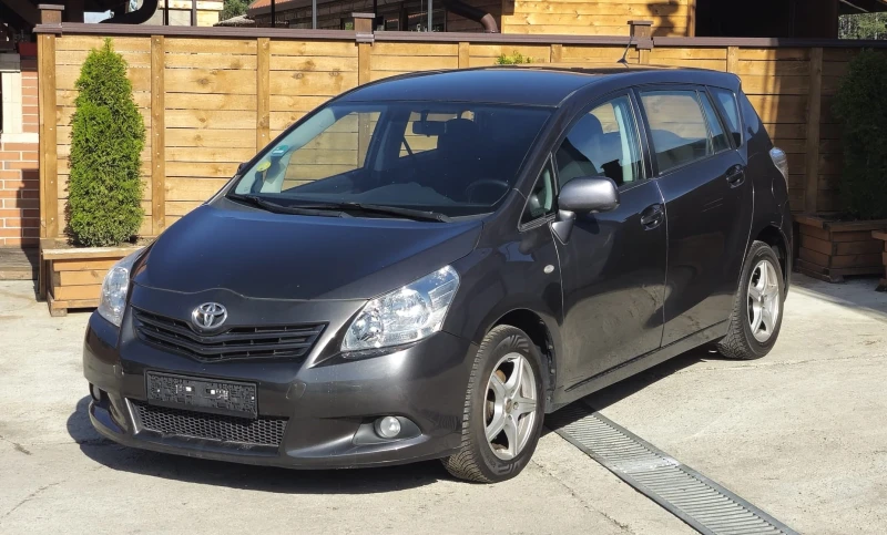 Toyota Verso 1.8 Valvematic, снимка 3 - Автомобили и джипове - 47293672