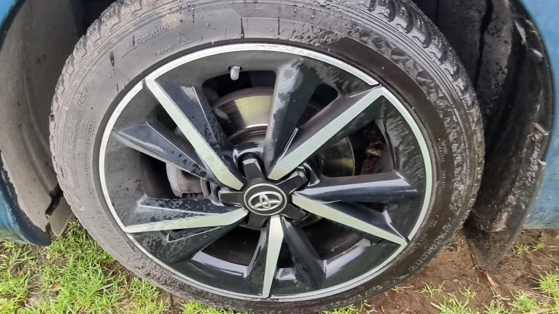 Toyota Auris, снимка 5 - Автомобили и джипове - 52817962