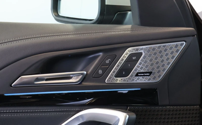 BMW iX1 30XD/HUD/H&K/360/PANO/LED/KEY/MEMO, снимка 11 - Автомобили и джипове - 53299720