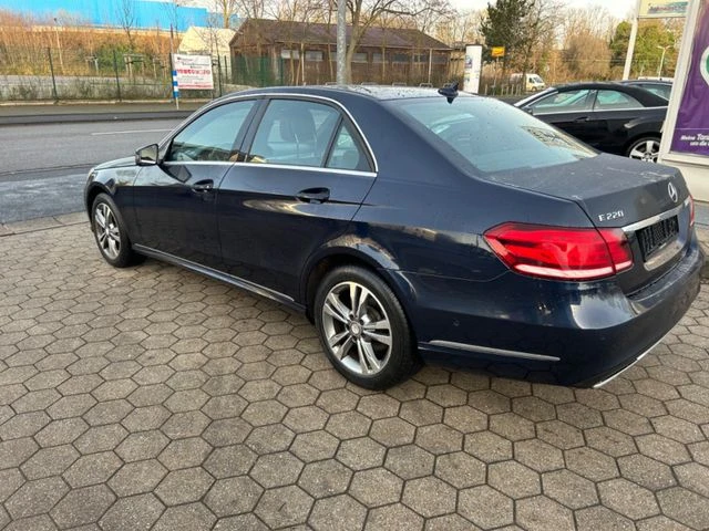 Mercedes-Benz E 220 W212 9G-tronik Avangarde, снимка 2 - Автомобили и джипове - 47314089