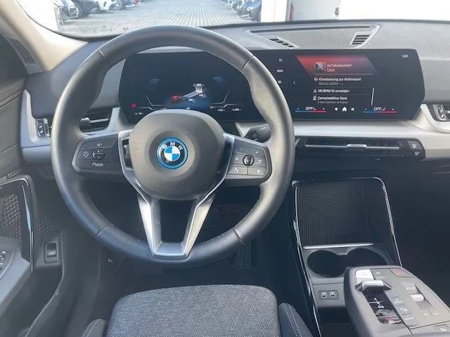 BMW iX2 xDrive30/306HP/CAM/NAVI/LED/AHK/DIGI/253g - изображение 8