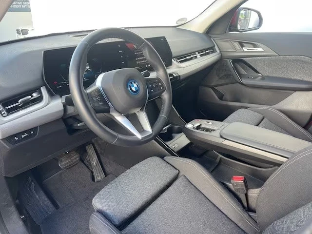 BMW iX2 xDrive30/306HP/CAM/NAVI/LED/AHK/DIGI/253g - изображение 7