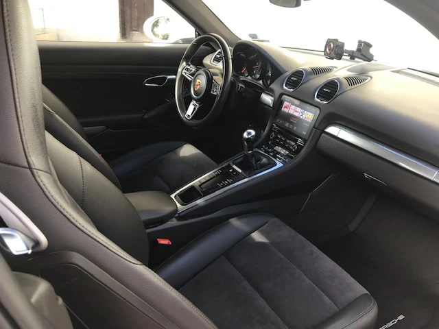 Porsche Cayman 718 - изображение 7